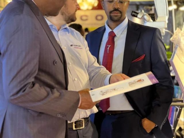 WIMCO Group Gen. Manager, Mr Roxy from Topcon and Dr. Alex(VR)